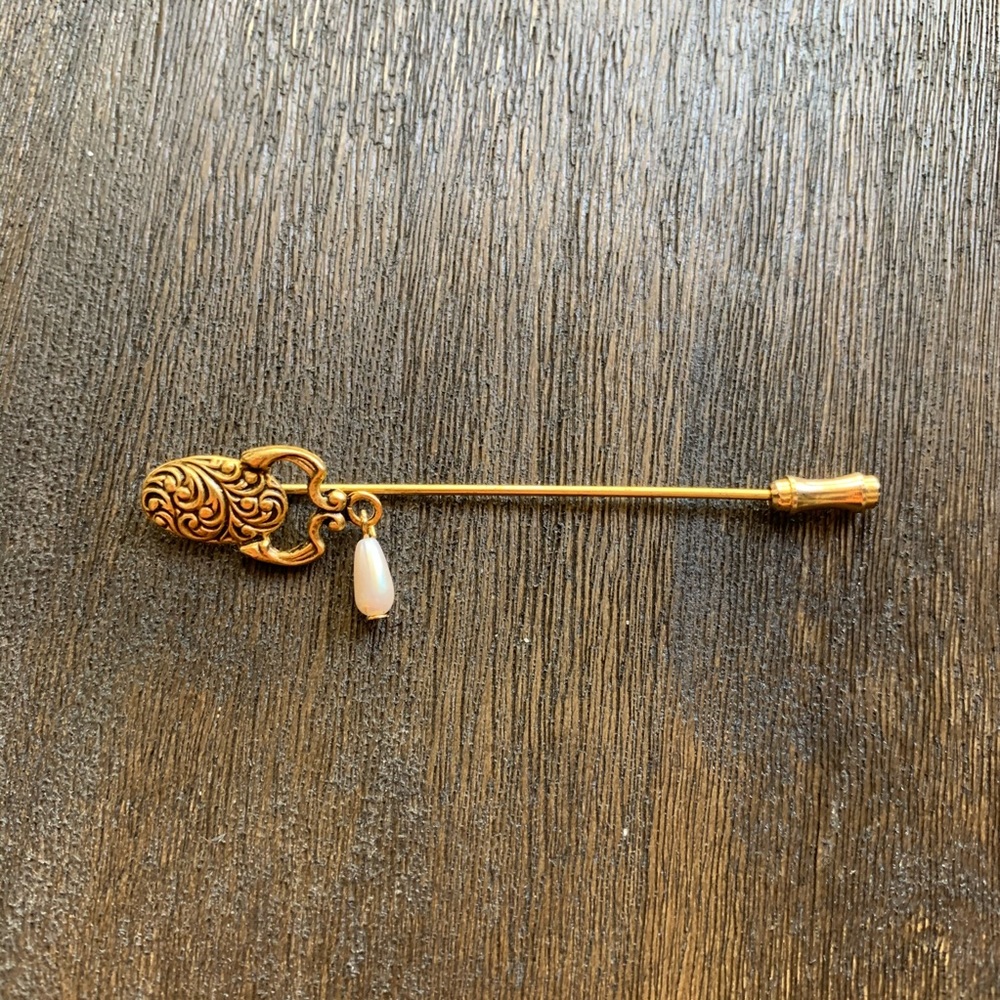 Vintage Gold Tone Lapel Pin with Dangling Pearl